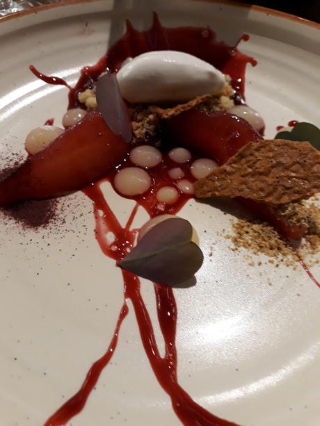 Poire, crème glacée au poivre d'hibiscus © Gourmets&co Poire, crème glacée au poivre d'hibiscus © Gourmets&co