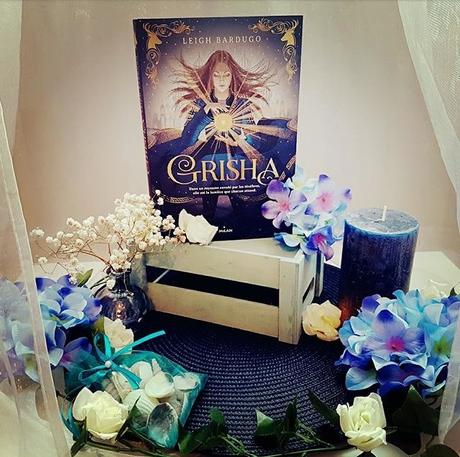 Grisha, Tome 1 : Les Orphelins du royaume - Leigh Bardugo