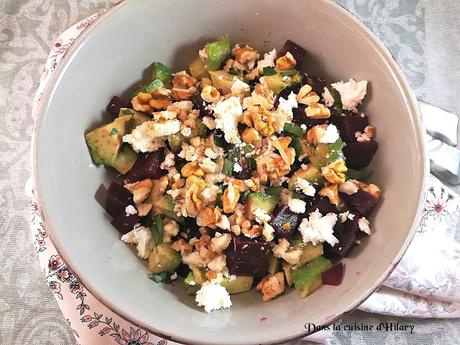 Salade de betterave, avocat, feta et noix et sa vinaigrette acidulée - Dans la cuisine d'Hilary