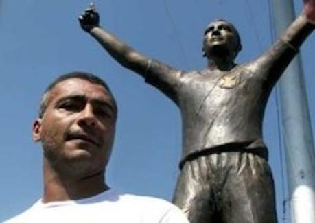 Ces footballeurs immortalisés en statues