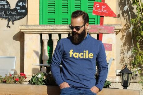Look Les garçons faciles sweatshirt en molleton 100% coton “FACILE” de couleur, en broderie style “bouclette” @Lhommetendance.fr