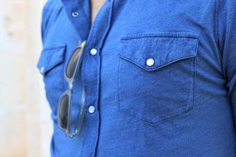 Look Les garçons faciles - Chemise Denim en Jersey de coton Indigo + Boutons en nacre naturelle - @Lhommetendance.fr 