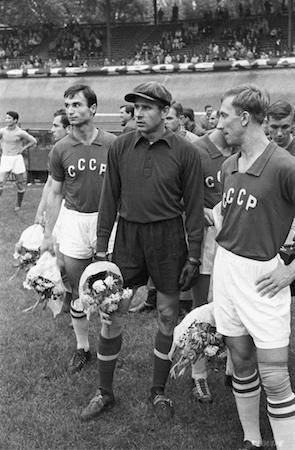 Retour sur un monstre du sport: Lev Yachine alias « l’Araignée noire » URSS-YOUGOSLAVIE