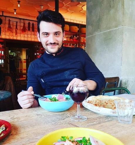 C'est lui, le chef Marco qui va vous faire à manger ! C'est lui, le chef Marco qui va vous faire à manger !