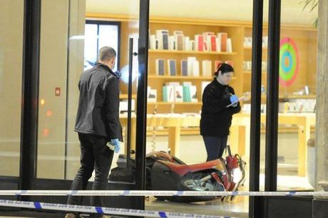 Un Apple Store de Londres attaqué par des voleurs en scooters