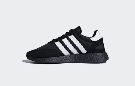 La nouvelle adidas I-5923 est présentée sur une sole Boost black