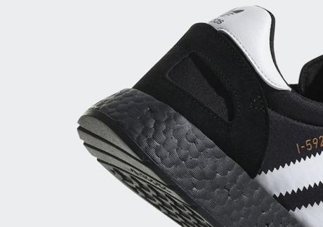 La nouvelle adidas I-5923 est présentée sur une sole Boost black