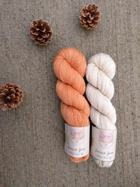 Sionnach Yarns, laines teintes de façon naturelle Sionnach Yarns, laines teintes de façon naturelle