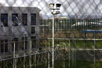 D’une semaine de travail à deux nuits en prison D’une semaine de travail à deux nuits en prison