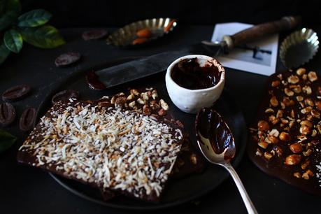 Cadeau gourmand : tablettes de chocolat maison aux fruits confits, coco ou noisettes Cadeau gourmand : tablettes de chocolat maison aux fruits confits, coco ou noisettes