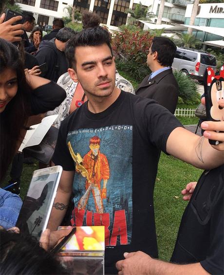 STYLE : Joe Jonas with a vintage Akira print tee