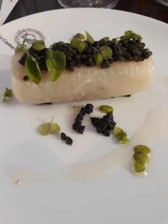 Pomme de terre confite, brouillade d'œuf, caviar © Gourmets&co Pomme de terre confite, brouillade d'œuf, caviar © Gourmets&co