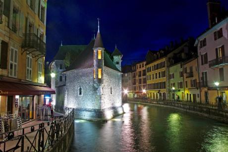 Annecy by night © French Moments