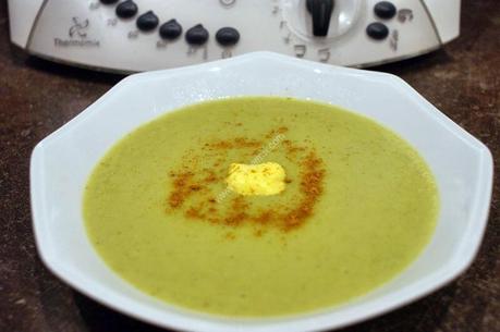 velouté de brocolis, petit pois, curry velouté de brocolis, petit pois, curry