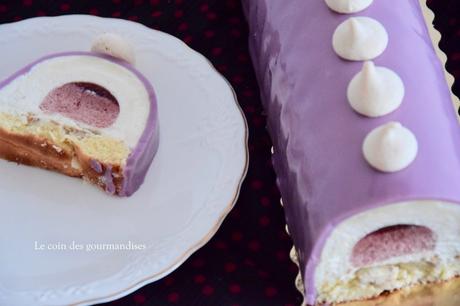 Bûche au chocolat blanc et cerise Bûche au chocolat blanc et cerise