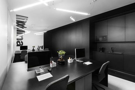 Les bureaux du studio d’architecture Mode:Lina, une ode au monochrome