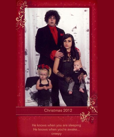 Depuis 2003, cette famille s’amuse à créer la carte de Noël la plus moche