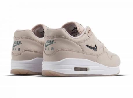 AA0512-601 Nike Air Max 1 Jewel Silt Red wmns