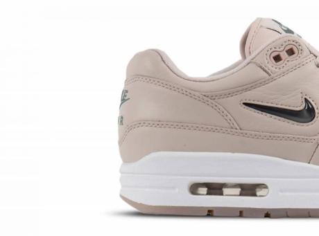 AA0512-601 Nike Air Max 1 Jewel Silt Red wmns