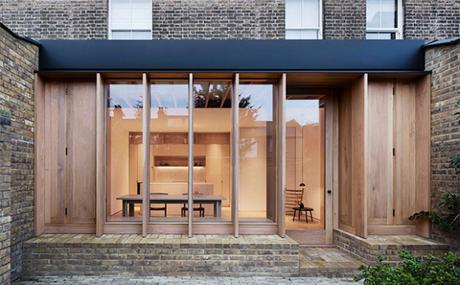 Une extension en bois pour un maison des années 70 du centre de Londres
