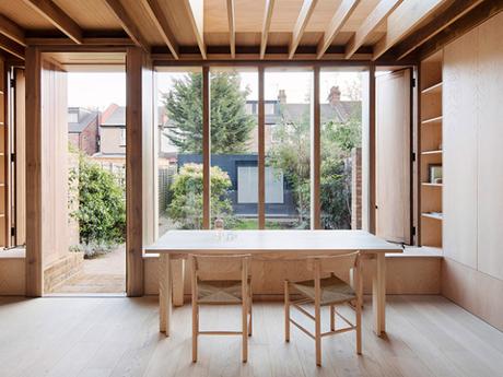 Une extension en bois pour un maison des années 70 du centre de Londres