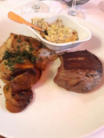 Filet de bœuf, béarnaise, pommes sarladaises © Gourmets&co