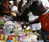 Nigéria : Faut-il faire la guerre aux vendeurs de rue ?