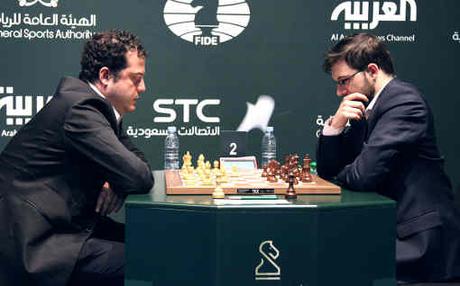 Journée très difficile mardi pour le meilleur joueur d'échecs français Maxime Vachier-Lagrave (à droite) avec 3 défaites et 2 gains - Photo © site officiel