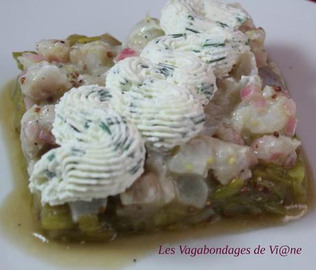 Tartare de daurade à la bergamote sur lit de poireau, chantilly à la ciboulette