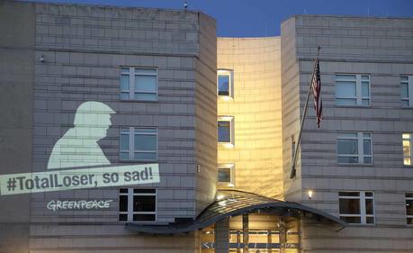 Trump : ceci et cela Ambassade des Etats-Unis à Berlin