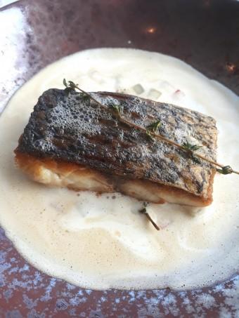 Maigre rôti, artichauts, pommes de terre © Gourmets&co