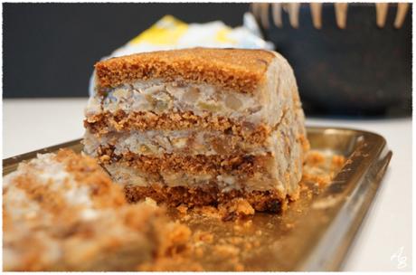 Terrine au pain d’épices, roquefort, noix et figues