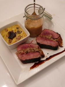 Rôti de magret version sucré-salé, flan de cèpes et foie gras, purée de chou vert et châtaignes