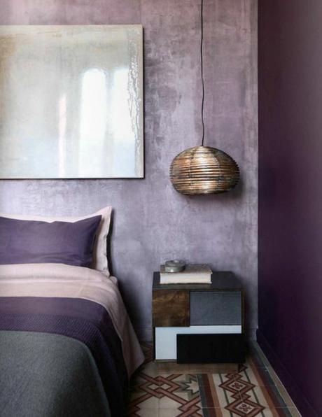 pantone 2018 ultra violet chambre grise cosy lampe rotin