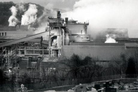 L'usine de Réhon en activité (avant sa destruction) © Bruno Barbaresi - licence [CC BY-SA 3.0] from Wikimedia Commons