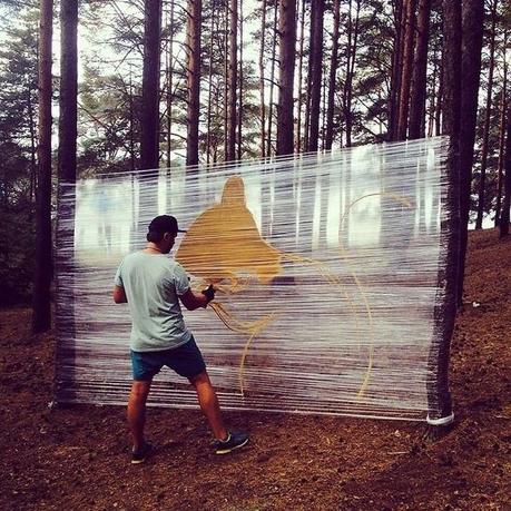 Il utilise le cellograff pour faire du street art… en forêt !