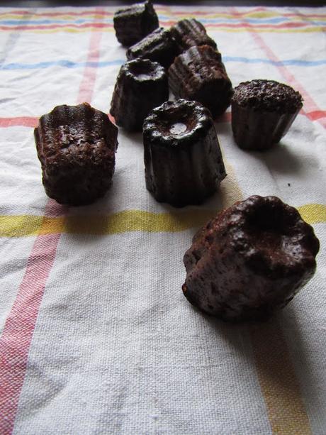 Minis cannelés chocolat et fève Tonka.