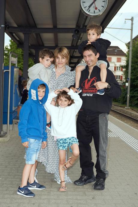 Le lookbook SS 2018 de Vêtements prend des airs de photos de vacances Vêtements