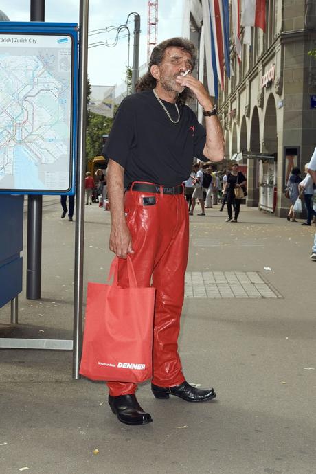Le lookbook SS 2018 de Vêtements prend des airs de photos de vacances Vêtements