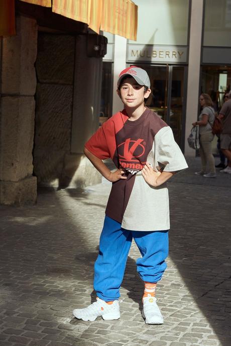 Le lookbook SS 2018 de Vêtements prend des airs de photos de vacances Vêtements