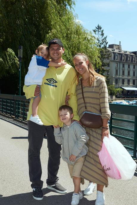 Le lookbook SS 2018 de Vêtements prend des airs de photos de vacances Vêtements