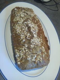 Cake à la farine de sarrasin, chèvre et noix