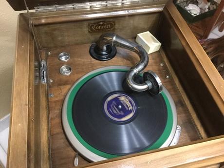 Les 78 tours et le gramophone de mes grands-parents au jour du jour de l'an 2018