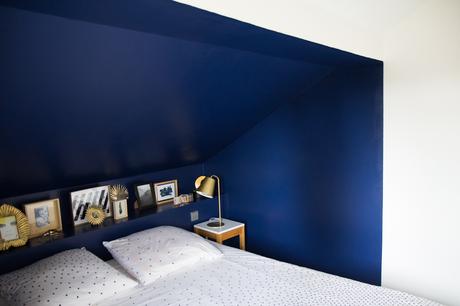 La nouvelle déco de ma chambre : bleu marine, noir et blanc, doré.