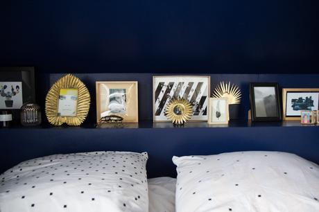 La nouvelle déco de ma chambre : bleu marine, noir et blanc, doré.