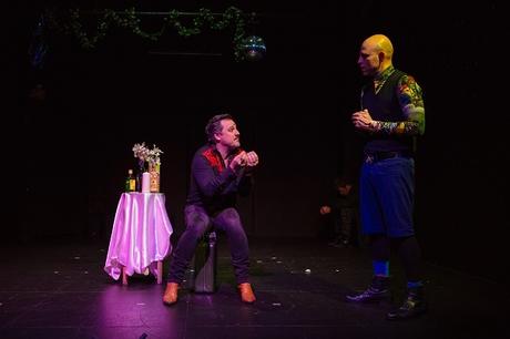 Voiture américaine, de Catherine Léger, au Poche, à Genève Bathak et Nicot, dans le bar