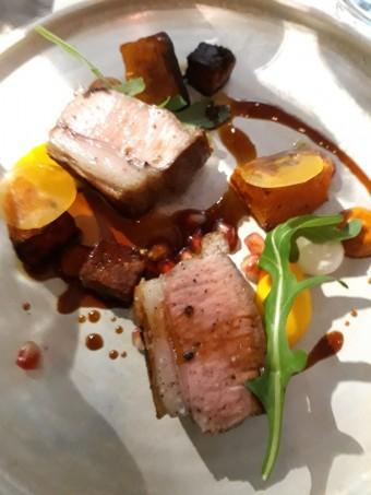 Agneau rôti, merguez, courge © Gourmets&co Agneau rôti, merguez, courge © Gourmets&co