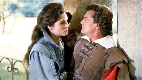 Le capitan Capitan_Elsa_Martinelli