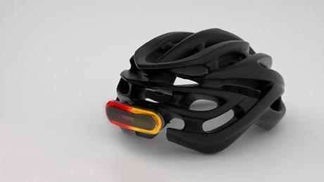 CES 2018 : Cosmo Bike, un feu arrière pour casque de vélo.