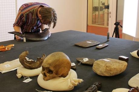 Un chercheur polonais tente de déchiffrer un texte unique de l'île de Pâques